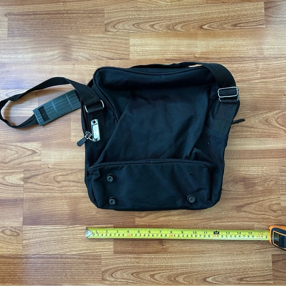 4/$15 One Bay King shoulder bag